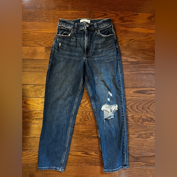 Abercrombie & Fitch Denim - Abercrombie Curve Love The Mom High Rise Ripped Jeans Size 25 (Like New!)